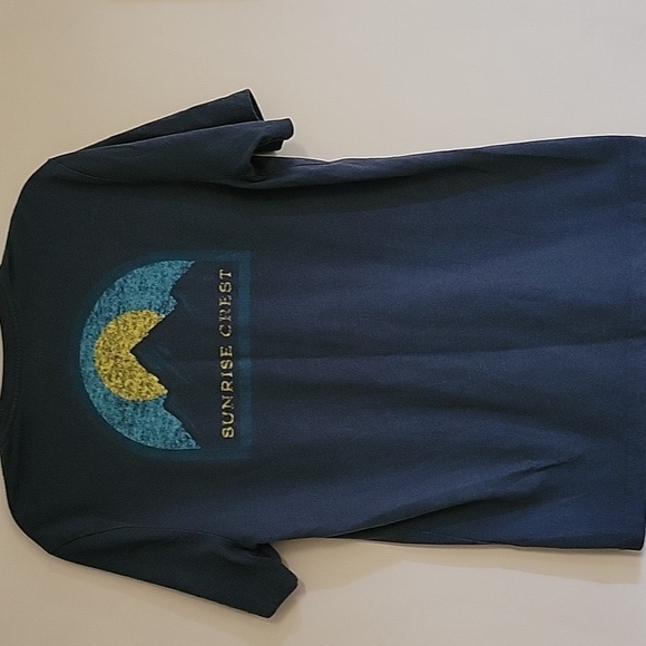 Izod Sunrise Crest Shirt - Picture 3 of 4